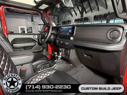 Used 2025 Jeep Wrangler Unlimited Rubicon AWD/4WD image 28