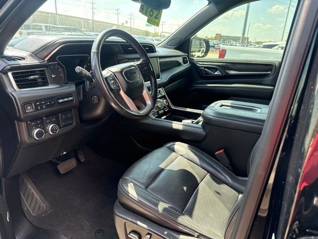 Used 2021 GMC Yukon XL Denali w/ Denali Premium Package AWD/4WD image 7