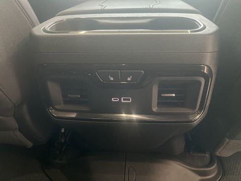Used 2025 GMC Sierra 1500 AT4 w/ AT4 Premium Package AWD/4WD image 34