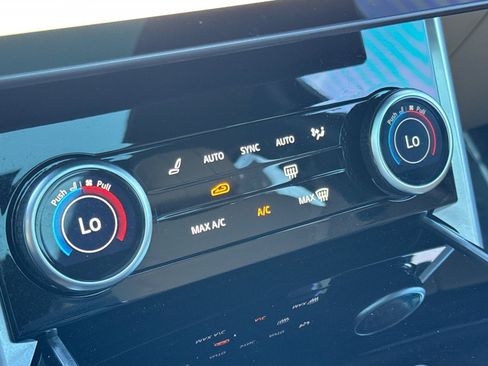 Certified 2023 Land Rover Range Rover SE image 24