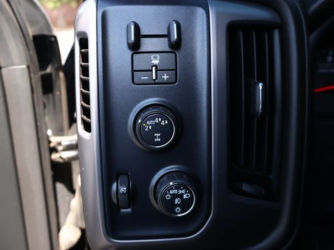 Used 2018 GMC Sierra 1500 SLT AWD/4WD image 13