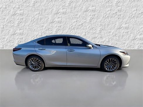 New 2025 Lexus ES 350 Ultra Luxury image 2