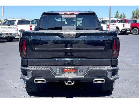 Used 2022 GMC Sierra 1500 AT4 w/ Technology Package AWD/4WD image 4