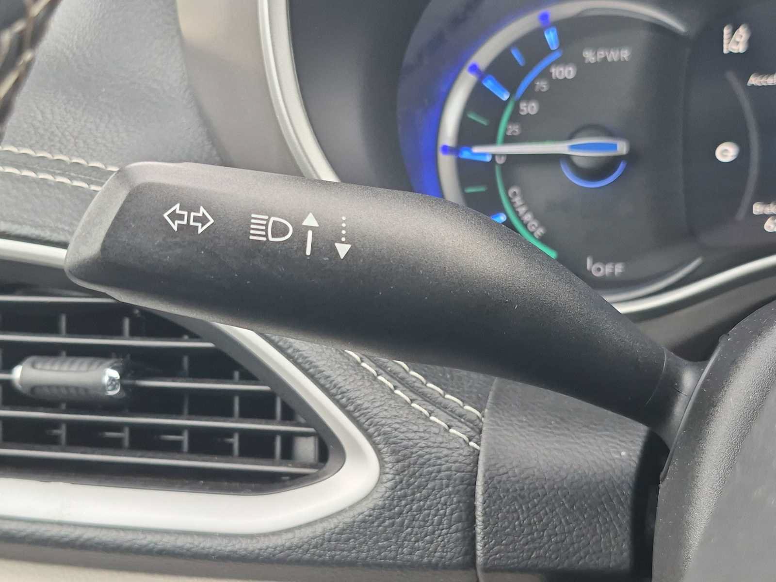 Used 2024 Chrysler Pacifica Limited FWD image 26