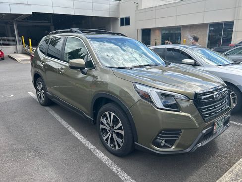 Used 2024 Subaru Forester Limited w/ Convenience Package AWD/4WD image 3
