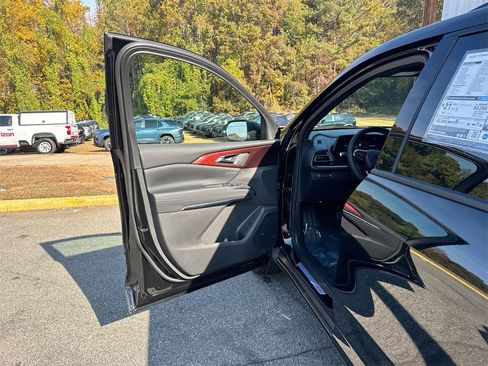 New 2026 Chevrolet Traverse Z71 image 13