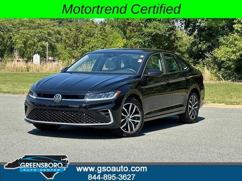 Used 2025 Volkswagen Jetta SE FWD image 43