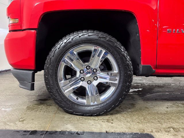 Used 2018 Chevrolet Silverado 1500 Custom w/ Custom Value Package AWD/4WD image 12