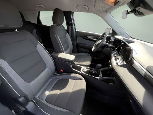 Used 2025 Chevrolet TrailBlazer LT AWD/4WD image 14
