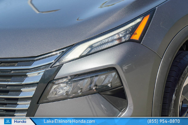 Used 2024 Nissan Rogue SV FWD image 5