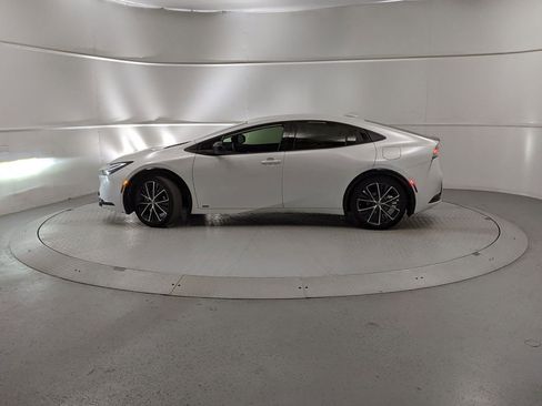 Used 2025 Toyota Prius XLE image 5