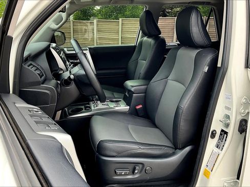 Used 2023 Toyota 4Runner SR5 Premium w/ Moonroof Package RWD image 8