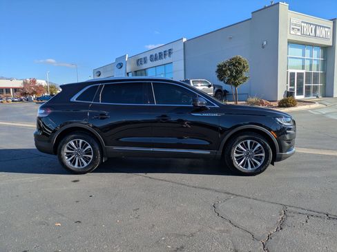 Used 2023 Lincoln Nautilus Standard w/ Premium Package image 2