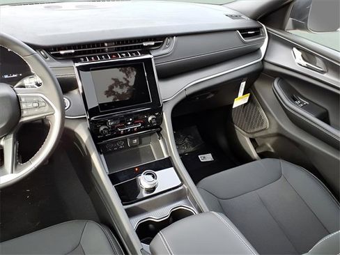 New 2025 Jeep Grand Cherokee Laredo X w/ Luxury Tech Group I image 12