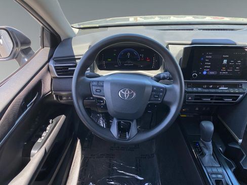Used 2025 Toyota Camry LE FWD image 12