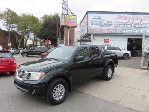Used 2018 Nissan Frontier SV w/ Value Truck Package AWD/4WD image 2