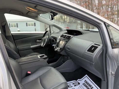 Used 2012 Toyota Prius V Five image 16