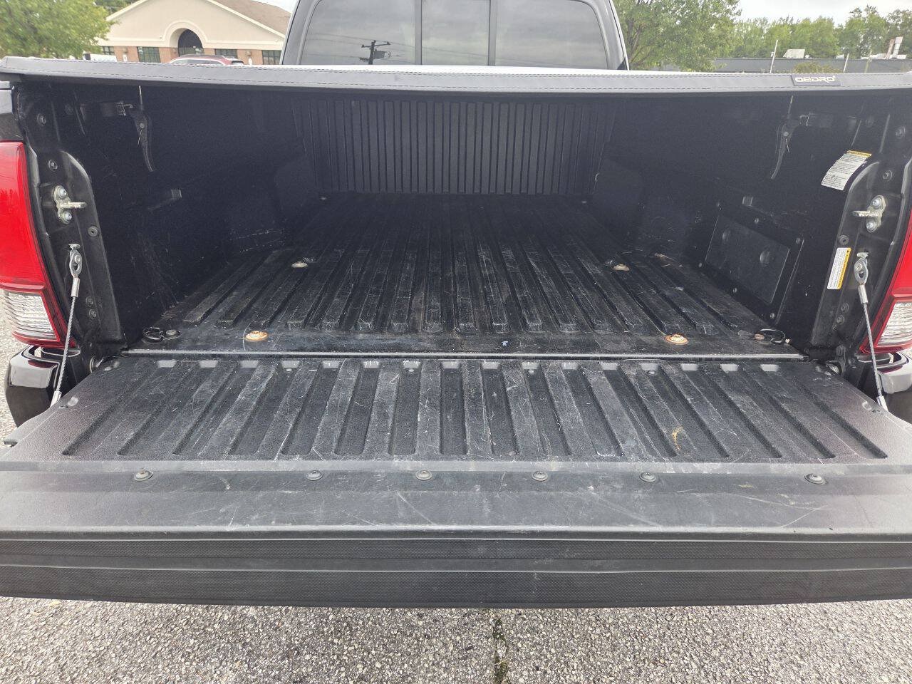 Used 2019 Toyota Tacoma SR w/ SX Package AWD/4WD image 9