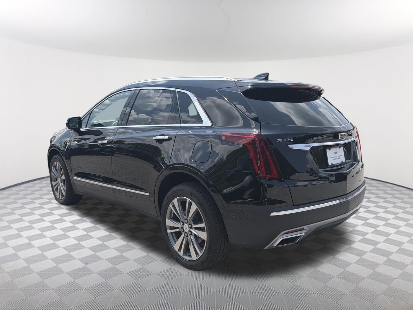 Certified 2022 Cadillac XT5 Premium Luxury w/ Platinum Package FWD image 8