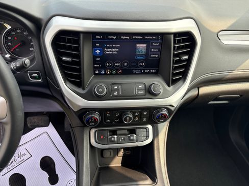 Used 2023 GMC Acadia SLT image 16