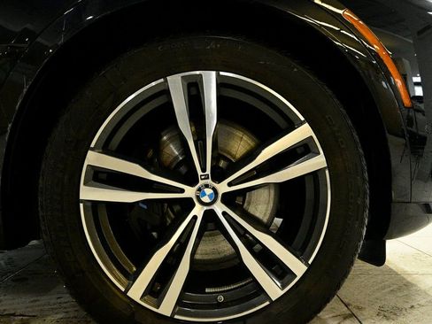 Used 2025 BMW X7 M60i image 9