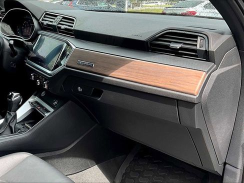 Used 2019 Audi Q3 2.0T Premium Plus image 17