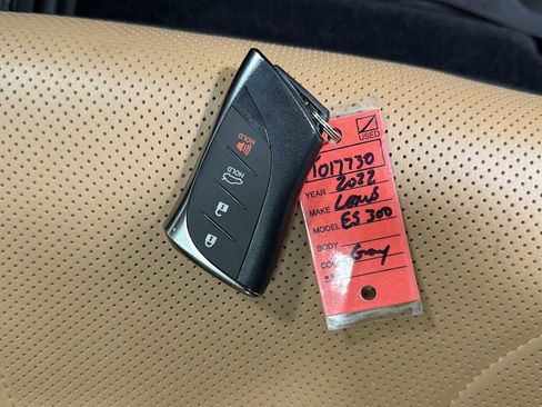 Used 2022 Lexus ES 300h w/ Luxury Package FWD image 32
