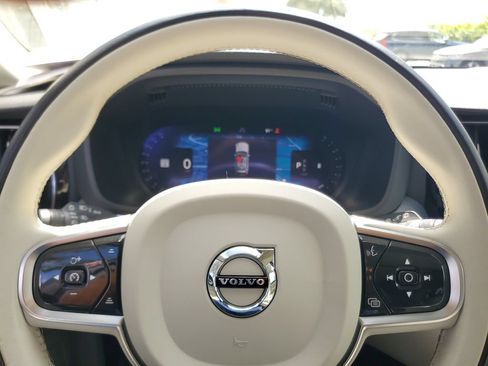 Certified 2024 Volvo XC60 B5 Plus AWD/4WD image 19