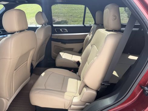 Used 2017 Ford Explorer XLT w/ Equipment Group 202A AWD/4WD image 6