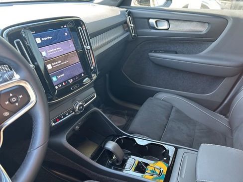 Certified 2025 Volvo XC40 B5 Plus image 18