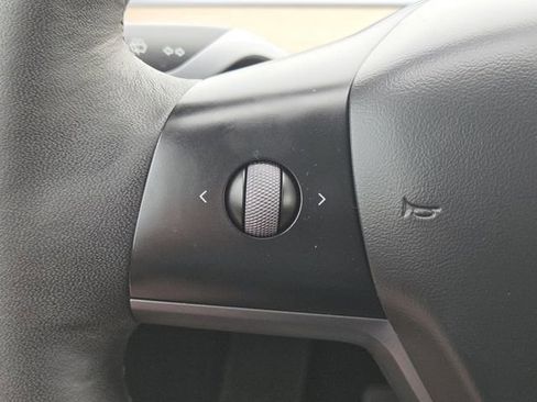 Used 2023 Tesla Model Y Long Range image 10