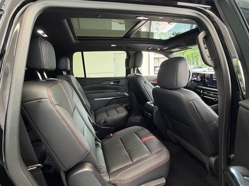 Used 2024 Chevrolet Traverse RS FWD image 15