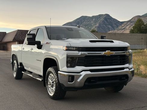 Used 2024 Chevrolet Silverado 2500 LT w/ Convenience Package AWD/4WD image 1