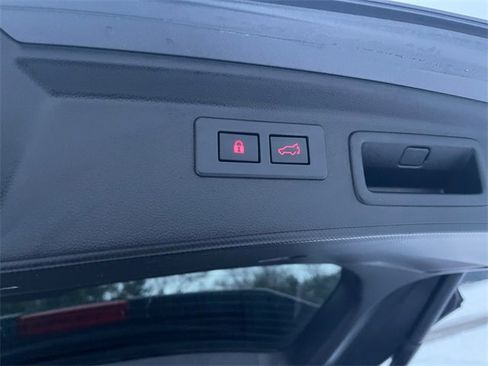 Used 2021 Subaru Forester Touring image 28