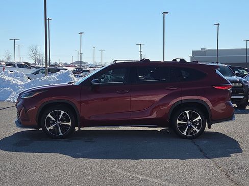 Used 2022 Toyota Highlander XSE image 3