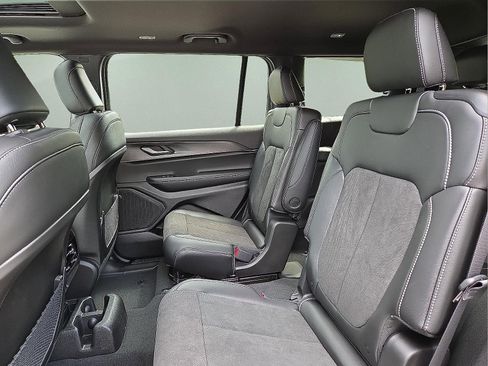 New 2025 Jeep Grand Cherokee L Altitude image 11