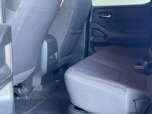 Used 2024 Nissan Frontier SV w/ Technology Package RWD image 16
