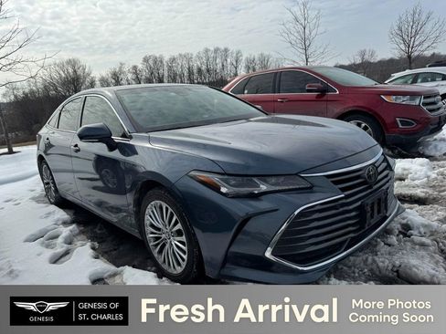 Used 2019 Toyota Avalon Limited image 1