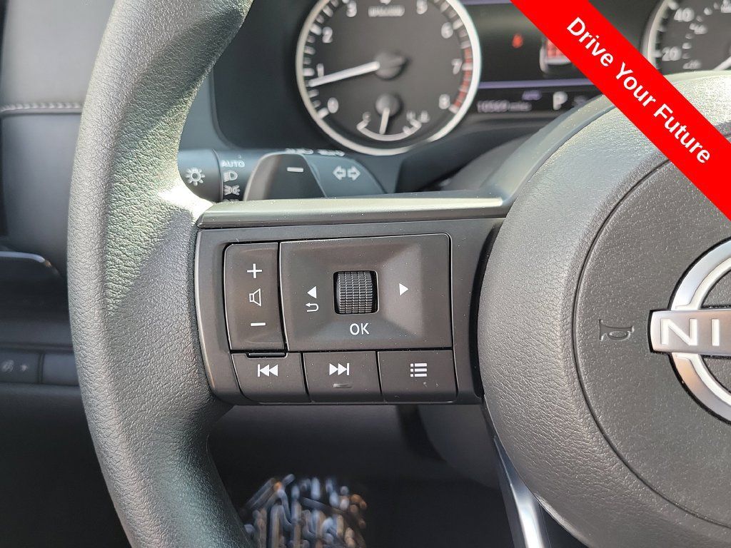 Used 2025 Nissan Pathfinder S AWD/4WD image 7