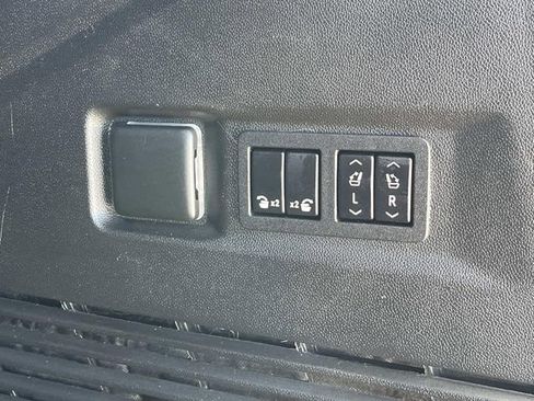 Used 2021 Chevrolet Tahoe LT w/ LT Signature Package AWD/4WD image 23