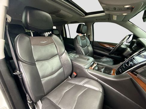 Used 2020 Cadillac Escalade ESV Luxury image 30