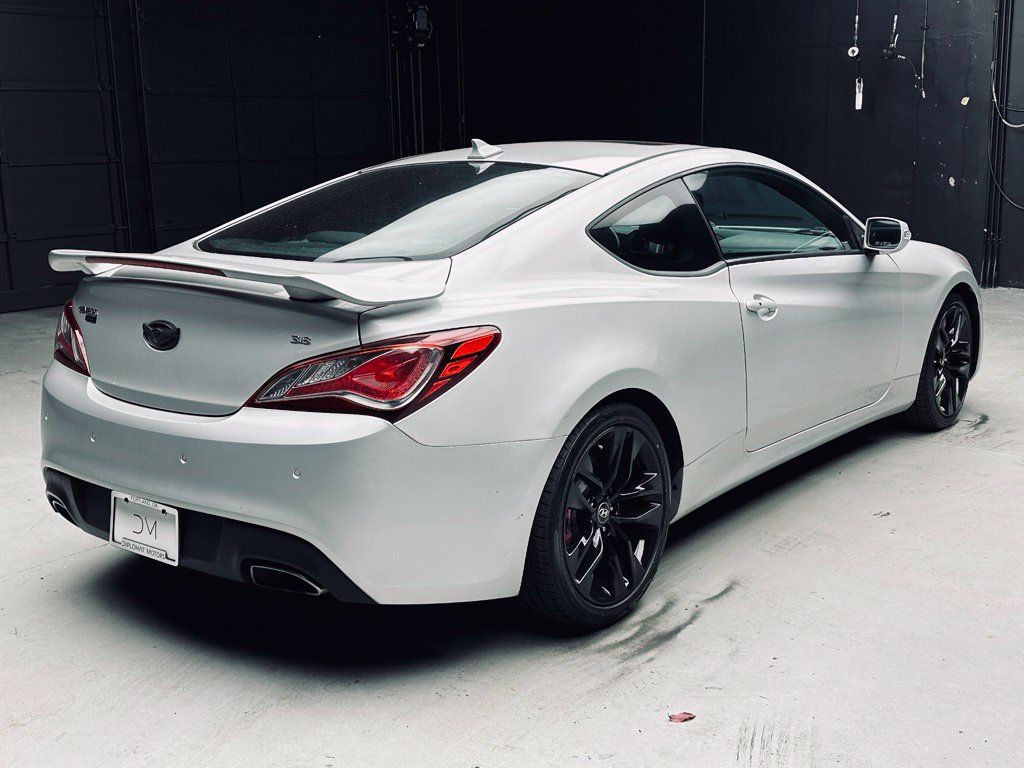 Used 2016 Hyundai Genesis Coupe 3.8 RWD image 6