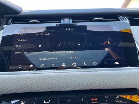 Used 2018 Land Rover Range Rover Velar R-Dynamic SE AWD/4WD image 21