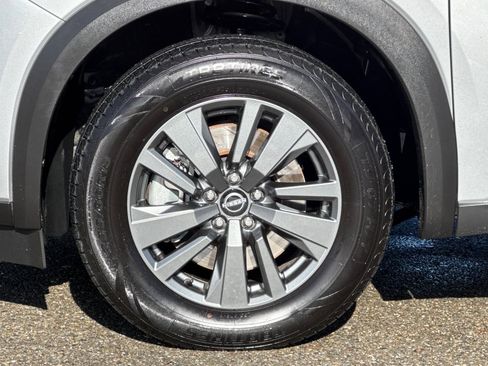 Used 2024 Nissan Pathfinder SV image 12