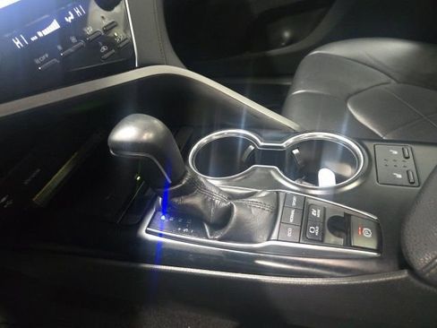 Used 2018 Toyota Camry XLE image 16