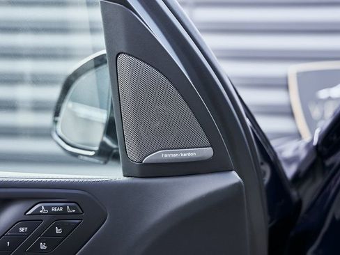 Used 2024 BMW ALPINA XB7 image 37