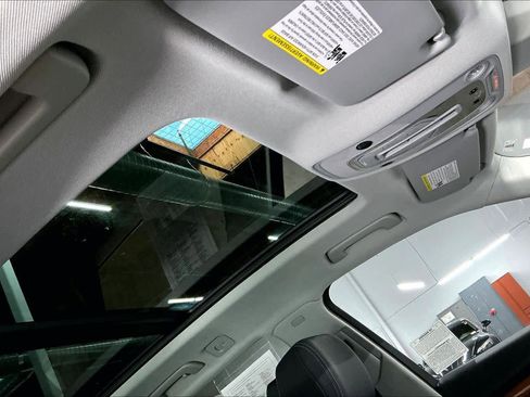 Used 2023 Audi Q5 Premium w/ Convenience Package image 24