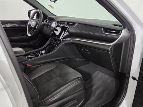 Used 2023 Jeep Grand Cherokee Altitude image 35