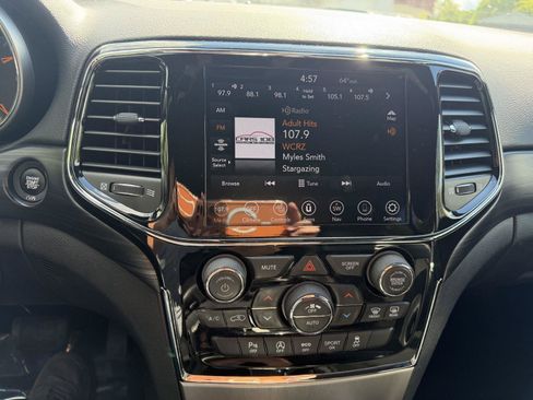 Used 2021 Jeep Grand Cherokee Laredo X AWD/4WD image 16