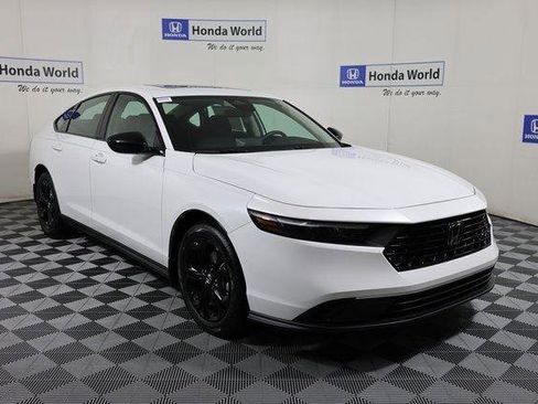 New 2025 Honda Accord SE image 3